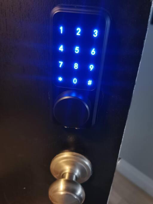 Modern 1 Bedroom Apartment In Wortley Village ロンドン エクステリア 写真