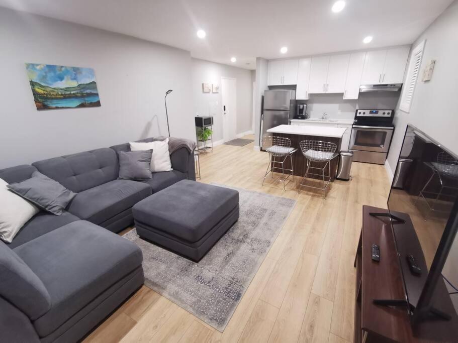 Modern 1 Bedroom Apartment In Wortley Village ロンドン エクステリア 写真